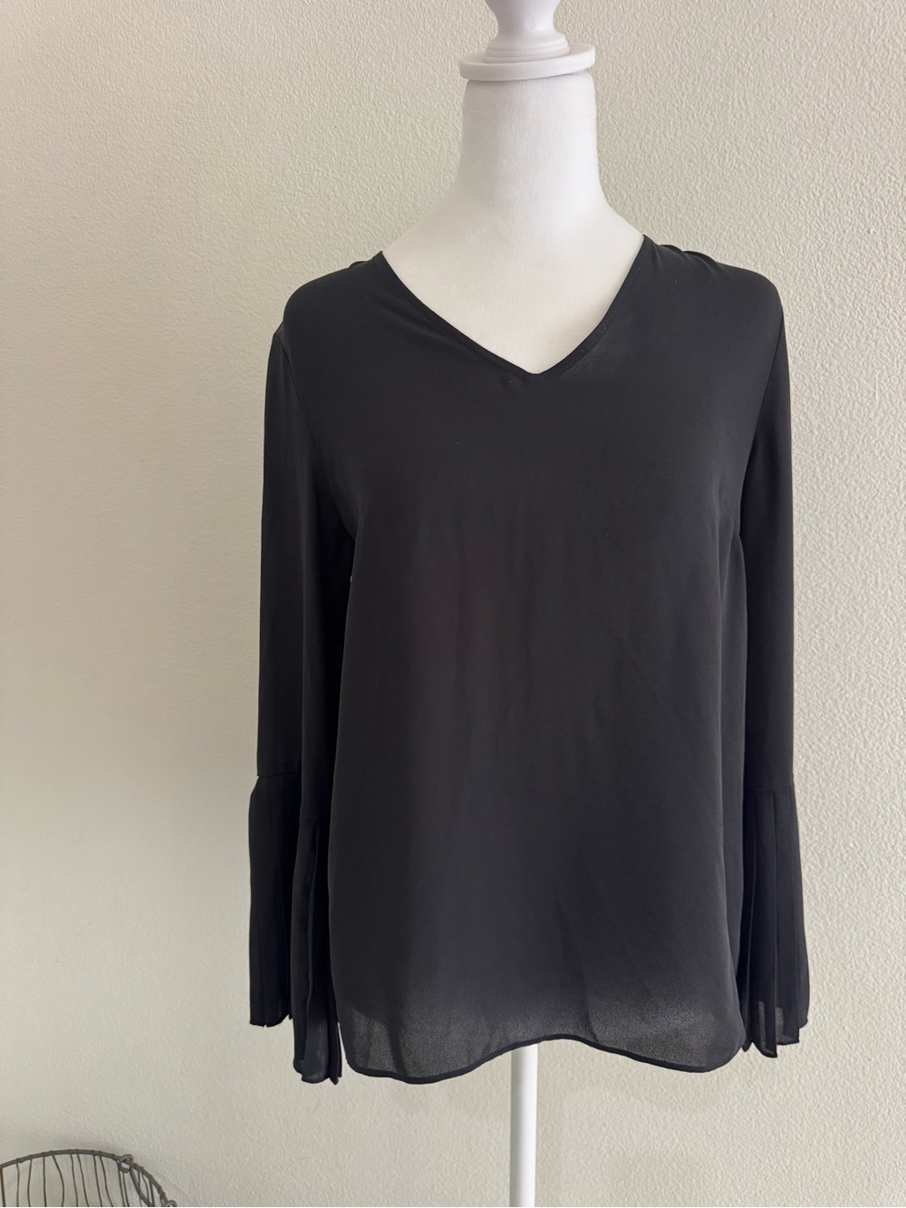 Banana Republic Black V-Neck Long Sleeve Blouse